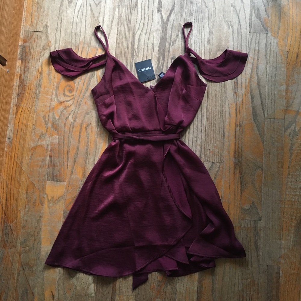 Cold Shoulder Butterfly Sleeve Dress